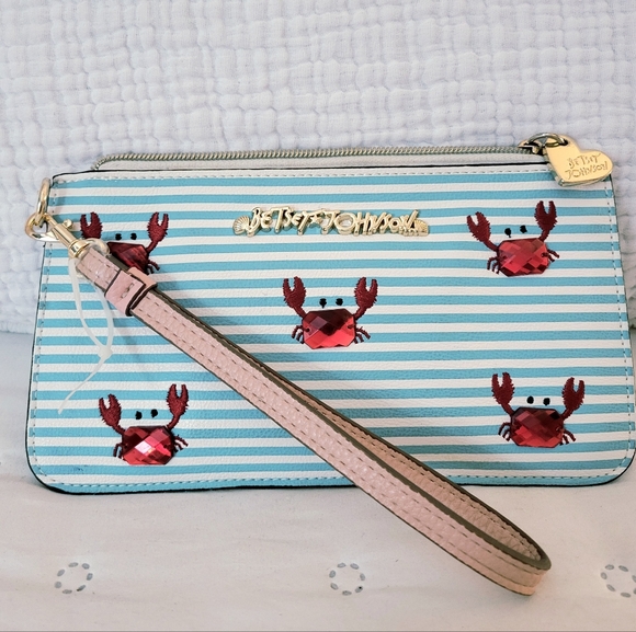 🎉Betsey Johnson Crab Striped Wristlet 🎉 DESIGNER CLEARANCE DEAL - Picture 2 of 13